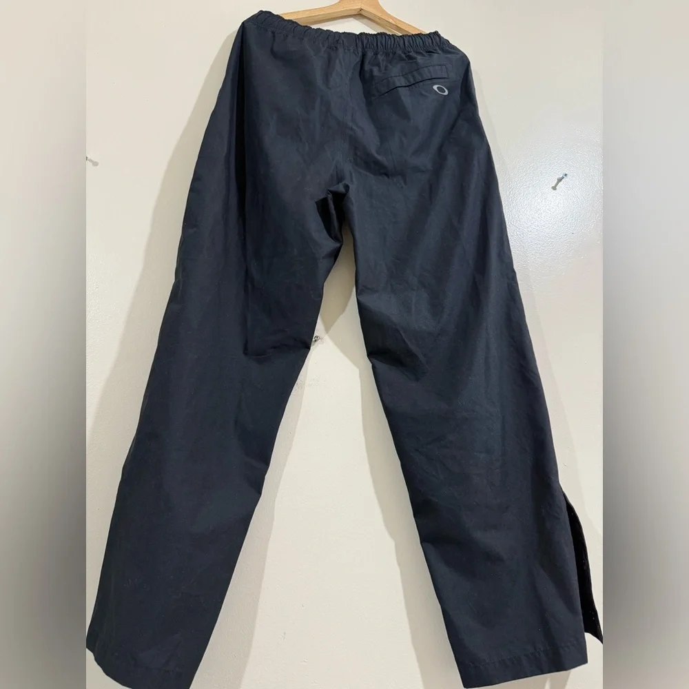 Oakley men chinos